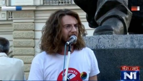 OVOM MLADIĆU POTREBNA JE POMOĆ PSIHIJATRA: Umislio da će Rio Tinto da mu dođe u kuću! (VIDEO) OVOM MLADIĆU POTREBNA JE POMOĆ PSIHIJATRA: Umislio da će Rio Tinto da mu dođe u kuću! (VIDEO)