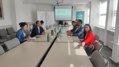 AMBASADOR KINE LI MING POSETIO FAKULTET TEHNIČKIH NAUKA U NOVOM SADU: FTN spreman za saradnju sa kineskim kompanijama AMBASADOR KINE LI MING POSETIO FAKULTET TEHNIČKIH NAUKA U NOVOM SADU: FTN spreman za saradnju sa kineskim kompanijama