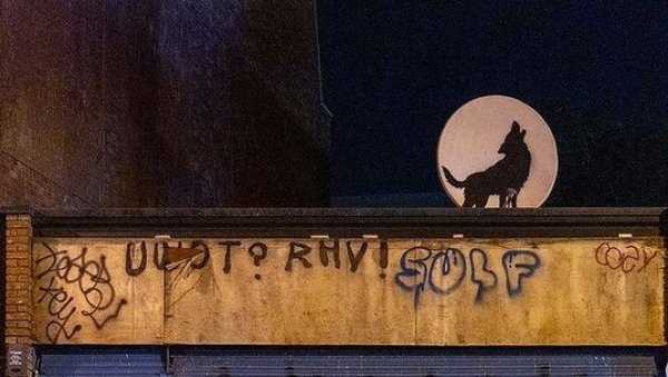 БАНКСИЈЕВ ЗООЛОШКИ ВРТ ИМА ЖИВОТИЊУ МАЊЕ: Четврто дело анонимног уличног уметника украдено након неколико сати у Лондону БАНКСИЈЕВ ЗООЛОШКИ ВРТ ИМА ЖИВОТИЊУ МАЊЕ: Четврто дело анонимног уличног уметника украдено након неколико сати у Лондону
