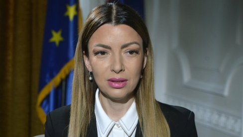 NEĆE USPETI DA VRATE SRBIJU U VREME NJENE NAJVEĆE PROPASTI: Adrijana Mesarović o napadima na Vučića i državu  (FOTO)