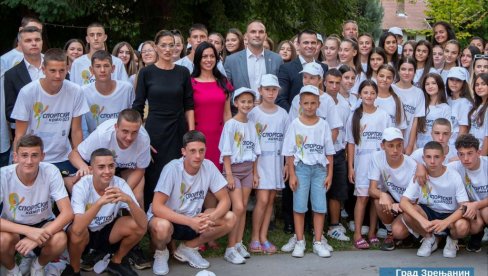 LETNJI SPORTSKI KAMP ZA MLADE IZ DIJASPORE: U Zreaninu od 12. avgusta LETNJI SPORTSKI KAMP ZA MLADE IZ DIJASPORE: U Zreaninu od 12. avgusta