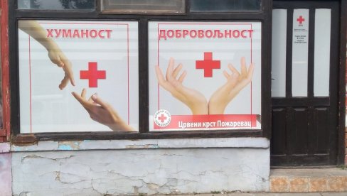 CRVENI KRST IMA 70.000 VOLONTERA: Mladi pomažu tokom akcija dobrovoljnog davanja krvi ili u timovima prve pomoći CRVENI KRST IMA 70.000 VOLONTERA: Mladi pomažu tokom akcija dobrovoljnog davanja krvi ili u timovima prve pomoći