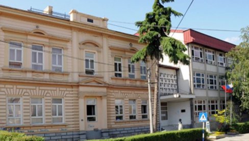 BESPLATNI UDŽBENICI ZA KRAGUJEVAČKE PRVAKE: Obezbeđene knjige za 1600 đaka BESPLATNI UDŽBENICI ZA KRAGUJEVAČKE PRVAKE: Obezbeđene knjige za 1600 đaka
