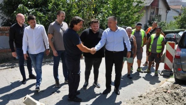 НА ТЕРЕН, ПО ПРИЈАВИ ГРАЂАНА: Председник општине Звездара обишао је Данилову улицу НА ТЕРЕН, ПО ПРИЈАВИ ГРАЂАНА: Председник општине Звездара обишао је Данилову улицу