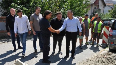 NA TEREN, PO PRIJAVI GRAĐANA: Predsednik opštine Zvezdara obišao je Danilovu ulicu NA TEREN, PO PRIJAVI GRAĐANA: Predsednik opštine Zvezdara obišao je Danilovu ulicu