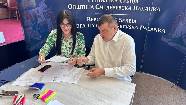 СА ФАСАДНИМ СТАКЛОМ ТОПЛИЈЕ: Санација столарије затвореног базена у Обреновцу 40 година после изградње СА ФАСАДНИМ СТАКЛОМ ТОПЛИЈЕ: Санација столарије затвореног базена у Обреновцу 40 година после изградње