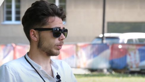 STUDENT-DILER ORGANIZUJE PROTEST U NIŠU: Podršku mu pružaju ogranci stranaka koje predvodi Đilas, Lutovac i Zelenović STUDENT-DILER ORGANIZUJE PROTEST U NIŠU: Podršku mu pružaju ogranci stranaka koje predvodi Đilas, Lutovac i Zelenović