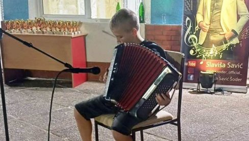 RAZIGRANO U PARAĆINSKIM SELIMA: U Svojnovu takmičenje mladih harmonikaša, u Busilovcu „Muzički karavan“ RAZIGRANO U PARAĆINSKIM SELIMA: U Svojnovu takmičenje mladih harmonikaša, u Busilovcu „Muzički karavan“