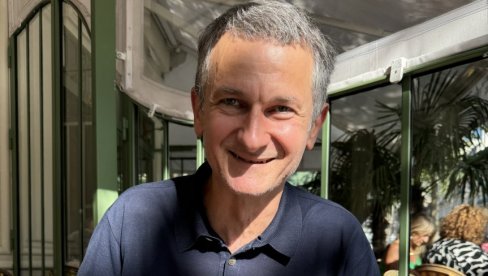 NOVOSTI NA KAFI SA… DARKOM MLADENOVIĆEM, PARISKIM DIZAJNEROM - Igre pod srpskom lampom NOVOSTI NA KAFI SA… DARKOM MLADENOVIĆEM, PARISKIM DIZAJNEROM - Igre pod srpskom lampom