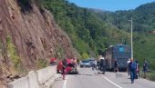 POGINUO VOZAČ AUTOMOBILA: Težak udes na Ibarskoj magistrali kod varošice Ušće POGINUO VOZAČ AUTOMOBILA: Težak udes na Ibarskoj magistrali kod varošice Ušće