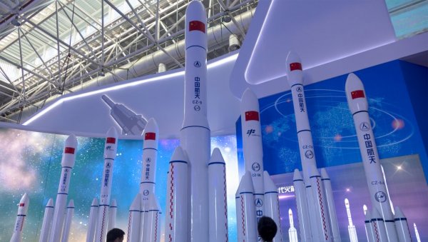 КИНЕЗИ СЕ СПРЕМАЈУ ЗА ПУТ НА МЕСЕЦ: Цигле за базу на земљином сателиту спремне за тестирање КИНЕЗИ СЕ СПРЕМАЈУ ЗА ПУТ НА МЕСЕЦ: Цигле за базу на земљином сателиту спремне за тестирање
