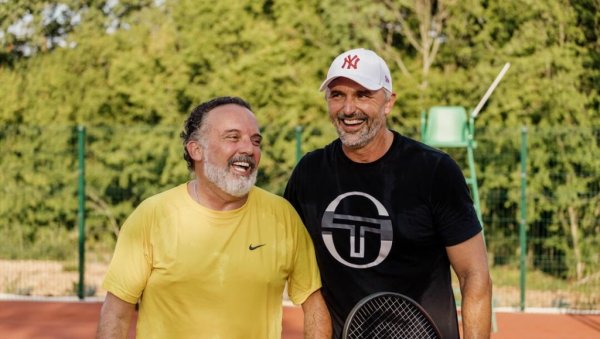ТЕНИСКИ МЕЧ: Бивши тренер Новака Ђоковића изгубио од Тонија Цетинског (ФОТО) ТЕНИСКИ МЕЧ: Бивши тренер Новака Ђоковића изгубио од Тонија Цетинског (ФОТО)