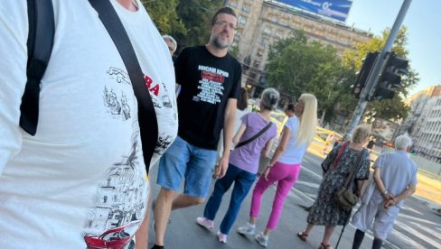 OSVEDOČENI NASILNIK SA VEŠALIMA STIGAO NA PROTESTE: Srđan Nogo pozivao na ubistvo predsednika Vučića OSVEDOČENI NASILNIK SA VEŠALIMA STIGAO NA PROTESTE: Srđan Nogo pozivao na ubistvo predsednika Vučića