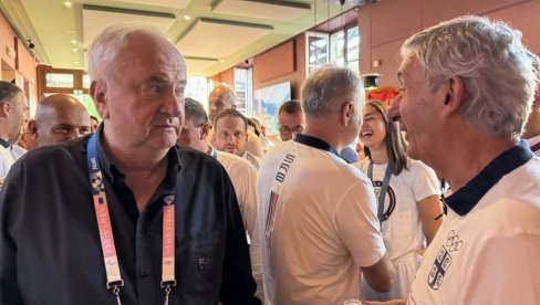 DOČEK ZA OSVAJAČE MEDALJA: Ovako su se u Srpskoj kući proslavili uspesi košarkaša i Aleksandre Perišić (FOTO/VIDEO) DOČEK ZA OSVAJAČE MEDALJA: Ovako su se u Srpskoj kući proslavili uspesi košarkaša i Aleksandre Perišić (FOTO/VIDEO)