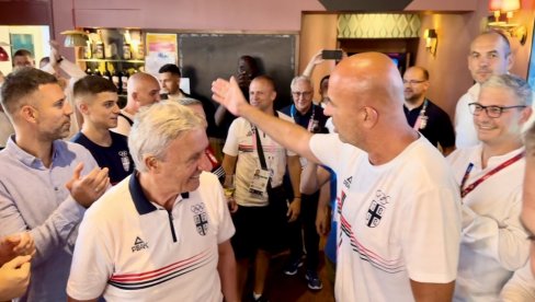 SVETISLAV PEŠIĆ U SRPSKOJ KUĆI PORUČIO: A sad da proslavimo pravo, intenzivno, dobro i jako! SVETISLAV PEŠIĆ U SRPSKOJ KUĆI PORUČIO: A sad da proslavimo pravo, intenzivno, dobro i jako!