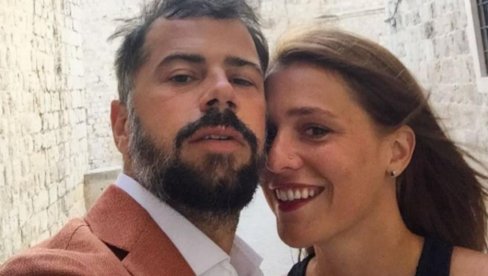KEŽMAN DOBIO ŠESTO DETE: Tara i Mateja iznenadili sve - vidite šta mama radi sa bebom (FOTO) KEŽMAN DOBIO ŠESTO DETE: Tara i Mateja iznenadili sve - vidite šta mama radi sa bebom (FOTO)