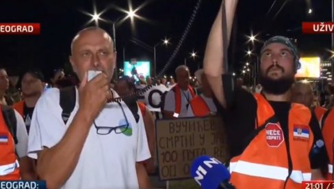 Опозиција блокира железничку станицу Прокоп коју је саградио Вучић након 50 година таворења (ВИДЕО) Опозиција блокира железничку станицу Прокоп коју је саградио Вучић након 50 година таворења (ВИДЕО)