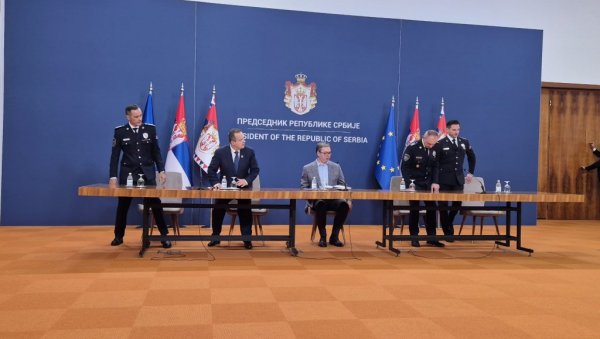 ВУЧИЋ: Сваки човек, кад прочита шта се пише у Приштини и Загребу, потпуно му је јасно на којој страни треба да буде ВУЧИЋ: Сваки човек, кад прочита шта се пише у Приштини и Загребу, потпуно му је јасно на којој страни треба да буде