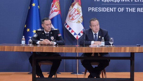 ДАЧИЋ О ДЕМОНСТРАНТИМА КОЈИ СУ СЕ ВЕЗАЛИ ЗА ШИНЕ: Каква је то борба, шта сад, требамо да чекамо три године да се неко одвеже? ДАЧИЋ О ДЕМОНСТРАНТИМА КОЈИ СУ СЕ ВЕЗАЛИ ЗА ШИНЕ: Каква је то борба, шта сад, требамо да чекамо три године да се неко одвеже?