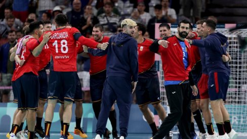 RUKOMETAŠI ŠPANIJE OSVOJILI SU BRONZANU MEDALJU: Selekcija Slovenije ostala kratkih rukava RUKOMETAŠI ŠPANIJE OSVOJILI SU BRONZANU MEDALJU: Selekcija Slovenije ostala kratkih rukava