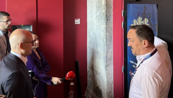 ОКУПЉАЊА, АЛИ БЕЗ НАСИЉА: Премијер Милош Вучевић у Паризу о протестима ОКУПЉАЊА, АЛИ БЕЗ НАСИЉА: Премијер Милош Вучевић у Паризу о протестима