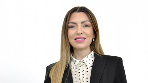 ХВАЛА ШТО ВЕРУЈЕТЕ У СРБИЈУ КОЈА РАДИ, ГРАДИ И НЕ СТАЈЕ Адријана Месаровић примила повељу Града Вршца