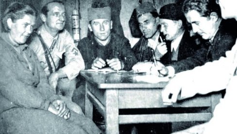 TITO POSLE PADA UŽIČKE REPUBLIKE PODNOSIO OSTAVKU: Kao što je brzo buknuo, ustanak se u većem delu Srbije brzo ugasio TITO POSLE PADA UŽIČKE REPUBLIKE PODNOSIO OSTAVKU: Kao što je brzo buknuo, ustanak se u većem delu Srbije brzo ugasio