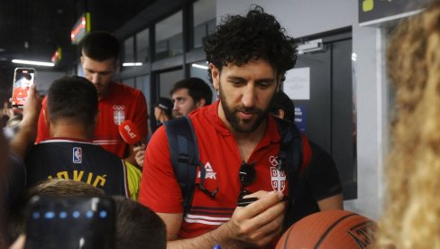MEDALJA MU MNOGO ZNAČI: Vasa Micić ne krije oduševljenje posle velikog uspeha Srbije na Olimpijskim igrama MEDALJA MU MNOGO ZNAČI: Vasa Micić ne krije oduševljenje posle velikog uspeha Srbije na Olimpijskim igrama
