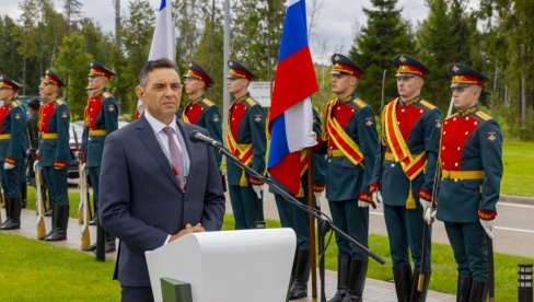 VULIN: Srbi i Rusi se izborili za slobodu koju su doneli i drugim narodima, ali im oni nikada nisu oprostili što su ih oslobodili od nacizma VULIN: Srbi i Rusi se izborili za slobodu koju su doneli i drugim narodima, ali im oni nikada nisu oprostili što su ih oslobodili od nacizma