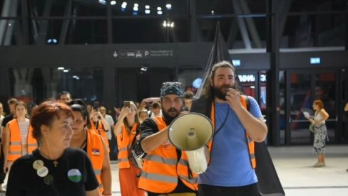 NASILNICI I LEŠINARI: Pogledajte ko predvodi Đilasove i Šolakove proteste i sve će vam biti jasno! (VIDEO) NASILNICI I LEŠINARI: Pogledajte ko predvodi Đilasove i Šolakove proteste i sve će vam biti jasno! (VIDEO)