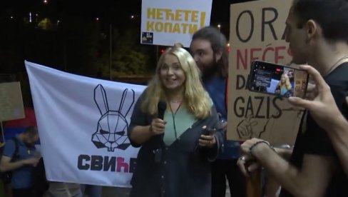 BRNABIĆEVA PRUŽILA PODRŠKU BRANKI LAZIĆ: Novinarska i medijska udruženja treba da se samoukinu ako na ovo nasilje ne reaguju (VIDEO) BRNABIĆEVA PRUŽILA PODRŠKU BRANKI LAZIĆ: Novinarska i medijska udruženja treba da se samoukinu ako na ovo nasilje ne reaguju (VIDEO)