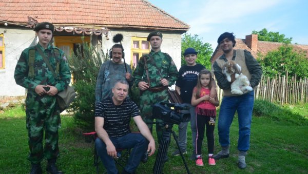СЕДМО АМАТЕРСКО ОСТВАРЕЊЕ ПОЗОРИШНО-ФИЛМСКОГ АТЕЉЕА СТИДИО Д, ПРИ КЦ СТЕГАН НЕМАЊА У ЛАПОВУ Ратна љубав четврт века после СЕДМО АМАТЕРСКО ОСТВАРЕЊЕ ПОЗОРИШНО-ФИЛМСКОГ АТЕЉЕА СТИДИО Д, ПРИ КЦ СТЕГАН НЕМАЊА У ЛАПОВУ Ратна љубав четврт века после