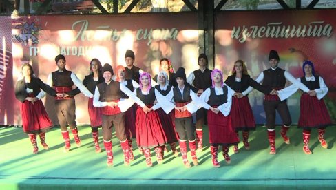 PRVI MEĐUNARODNI FESTIVAL FOLKLORA U JAGODINI: nastupili folklori iz Srbije, Makedonije i Bugarske PRVI MEĐUNARODNI FESTIVAL FOLKLORA U JAGODINI: nastupili folklori iz Srbije, Makedonije i Bugarske