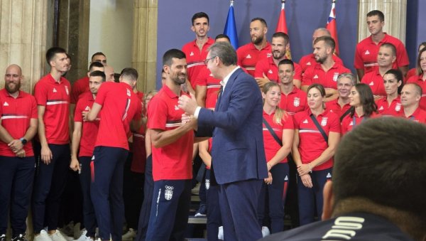 ОПОЗИЦИЈА СРАМНО НАПЉУВАЛА СРПСКЕ СПОРТИСТЕ: Никад горе напали Ђоковића и Јокића (ФОТО/ВИДЕО) ОПОЗИЦИЈА СРАМНО НАПЉУВАЛА СРПСКЕ СПОРТИСТЕ: Никад горе напали Ђоковића и Јокића (ФОТО/ВИДЕО)