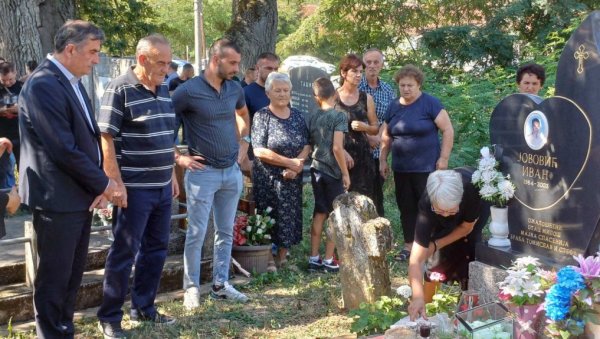 ПОРАСТОС У ГОРАЖДЕВЦУ: Служен помен убијеним српским дечацима на реци Бистрици ПОРАСТОС У ГОРАЖДЕВЦУ: Служен помен убијеним српским дечацима на реци Бистрици