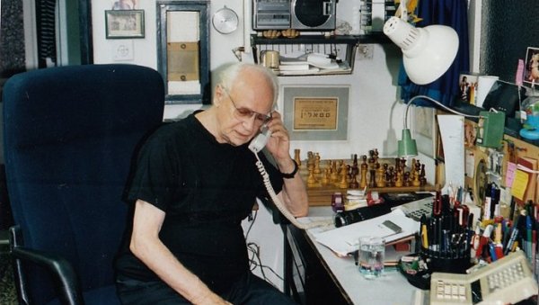 ИШАО ХУМОРОМ НА ИЗАЗОВЕ ЖИВОТА: Век од рођења Ефраима Кишона ИШАО ХУМОРОМ НА ИЗАЗОВЕ ЖИВОТА: Век од рођења Ефраима Кишона