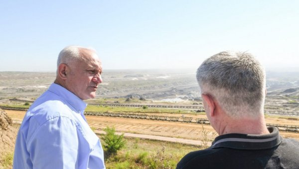 ДУШАН ЖИВКОВИЋ , ГЕНЕРАЛНИ ДИРЕКТОР ЕПС АД, У РБ КОЛУБАРА: Безбедна производња угља упркос високим температурама (ФОТО) ДУШАН ЖИВКОВИЋ , ГЕНЕРАЛНИ ДИРЕКТОР ЕПС АД, У РБ КОЛУБАРА: Безбедна производња угља упркос високим температурама (ФОТО)