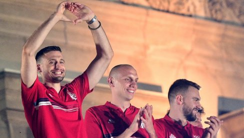 NEVIĐENI SNIMAK SA DOČEKA OLIMPIJACA: Ovo će oduševiti sve Srbe (VIDEO) NEVIĐENI SNIMAK SA DOČEKA OLIMPIJACA: Ovo će oduševiti sve Srbe (VIDEO)