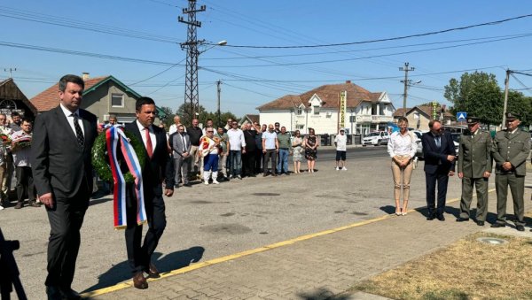 СЕЋАЊЕ НА МИШАРСКЕ ЈУНАКЕ: Род поштује светла дела СЕЋАЊЕ НА МИШАРСКЕ ЈУНАКЕ: Род поштује светла дела