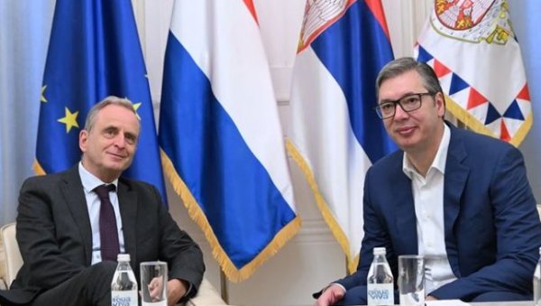 ЗАХВАЛНОСТ НА ПОДРШЦИ И ДОБРОЈ САРАДЊИ: Вучић примио у опроштајну посету амбасадора Холандије ЗАХВАЛНОСТ НА ПОДРШЦИ И ДОБРОЈ САРАДЊИ: Вучић примио у опроштајну посету амбасадора Холандије