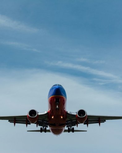 ЛЕТ СЕ ПРЕТВОРИО У ХОРОР: Мотор авиона отказао, породица није мислила да ће преживети