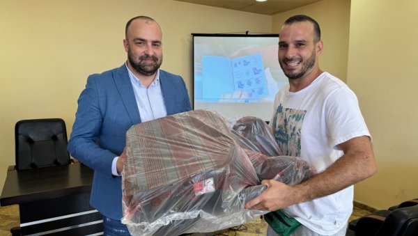 ПОДЕЛА АУТО-СЕДИШТА: Настављена акција општине Младеновац ПОДЕЛА АУТО-СЕДИШТА: Настављена акција општине Младеновац