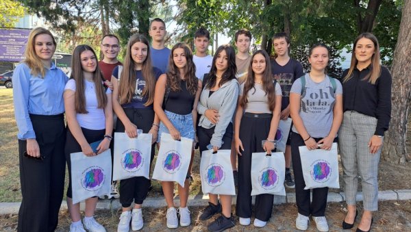 ПУТОВАЊЕ ЗА НАЈБОЉЕ ОСНОВЦЕ: Општина Палилула наградила ђаке генерације ПУТОВАЊЕ ЗА НАЈБОЉЕ ОСНОВЦЕ: Општина Палилула наградила ђаке генерације
