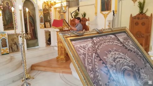 NEOBJAŠNJEN FENOMEN: Mnoštvo zmija dolazi u crkvu svake godine na Veliku gospojinu - poštuju stari kalendar (FOTO/VIDEO) NEOBJAŠNJEN FENOMEN: Mnoštvo zmija dolazi u crkvu svake godine na Veliku gospojinu - poštuju stari kalendar (FOTO/VIDEO)
