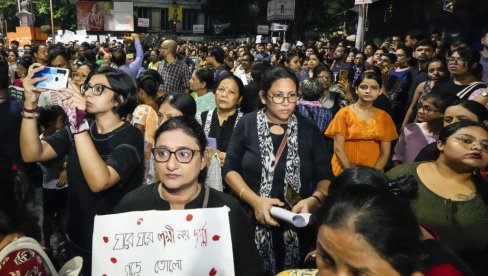 PROTEST U INDIJI SE NASTAVLJA: Lekari obustavljaju rad na 24 sata zbog silovanja i ubistva lekarke PROTEST U INDIJI SE NASTAVLJA: Lekari obustavljaju rad na 24 sata zbog silovanja i ubistva lekarke