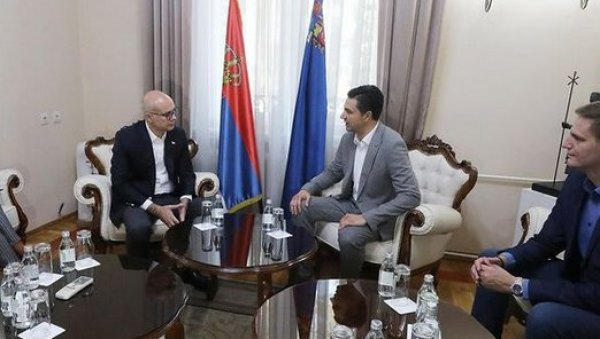 ПРЕМИЈЕР ВУЧЕВИЋ: Крећемо са градњом породилишта у Нишу, са председником смо договорили да реконструишемо и изградимо 57 породилишта ПРЕМИЈЕР ВУЧЕВИЋ: Крећемо са градњом породилишта у Нишу, са председником смо договорили да реконструишемо и изградимо 57 породилишта