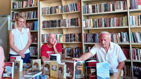 ИСТОРИЈА СРПСКЕ КЊИЖЕВНОСТИ ЗА ДЕЦУ И МЛАДЕ: У параћинској Библиотеци промовисана књига Миомира Милинковића ИСТОРИЈА СРПСКЕ КЊИЖЕВНОСТИ ЗА ДЕЦУ И МЛАДЕ: У параћинској Библиотеци промовисана књига Миомира Милинковића