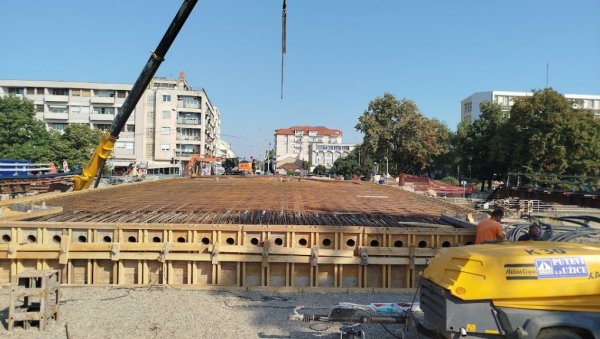 ГРАДИЛИШТЕ НОВОГ МОСТА НА ЦРНИЦИ: Завршава се арматура, наредне седмице бетонирање (ФОТО) ГРАДИЛИШТЕ НОВОГ МОСТА НА ЦРНИЦИ: Завршава се арматура, наредне седмице бетонирање (ФОТО)