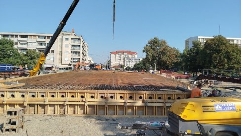 GRADILIŠTE NOVOG MOSTA NA CRNICI: Završava se armatura, naredne sedmice betoniranje (FOTO) GRADILIŠTE NOVOG MOSTA NA CRNICI: Završava se armatura, naredne sedmice betoniranje (FOTO)