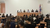 PUTOVANJE ZA NAJBOLJE OSNOVCE: Opština Obrenovac nagradila najbolje maturante i studente PUTOVANJE ZA NAJBOLJE OSNOVCE: Opština Obrenovac nagradila najbolje maturante i studente
